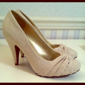 Rocket dog Cream colored pumps